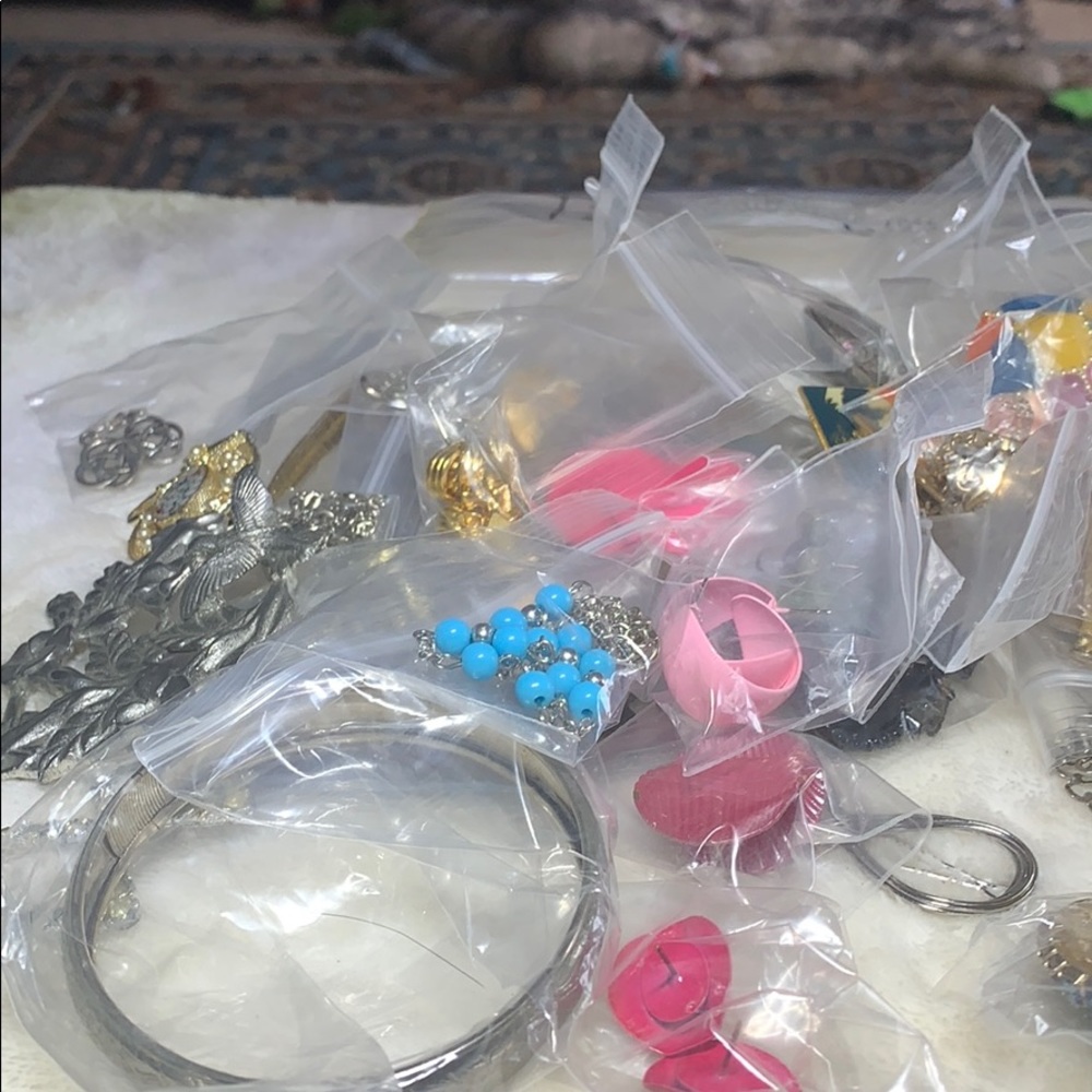 #13- 1 lbs 4 oz. jewelry grab bag